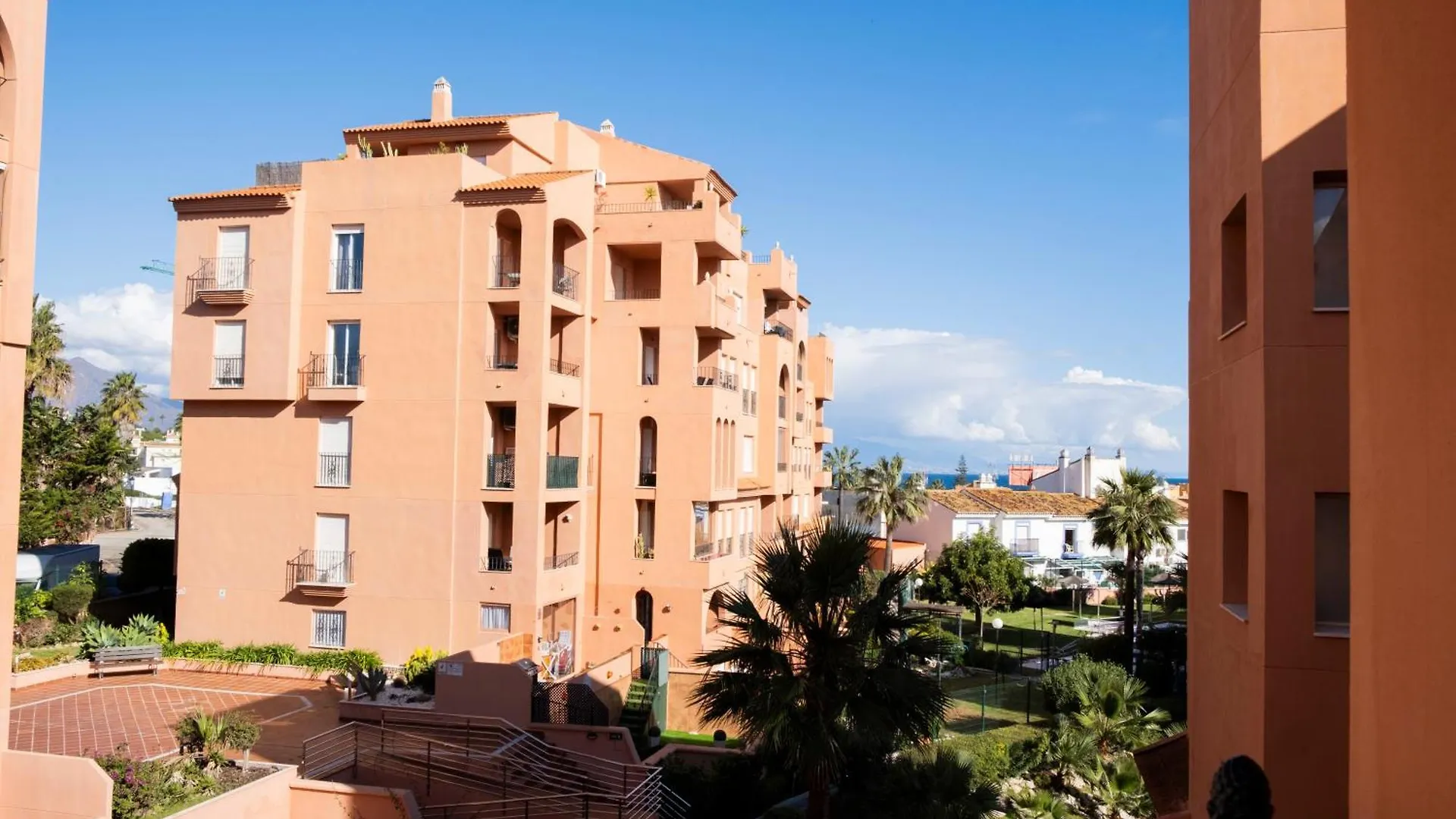Apartamento Con Vistas Al Mar , Golf Y Vinedos Manilva